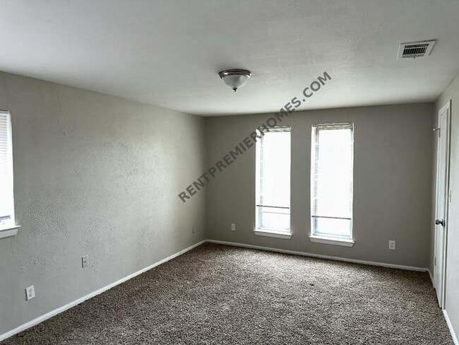 Building Photo - 4772 Shands Dr