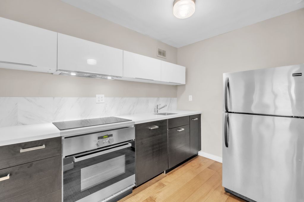 Building Photo - 224 W Rittenhouse Sq