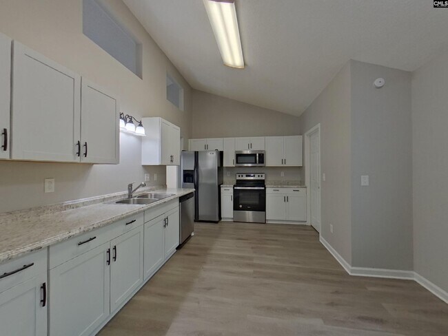Building Photo - 12 Red Cedar Dr