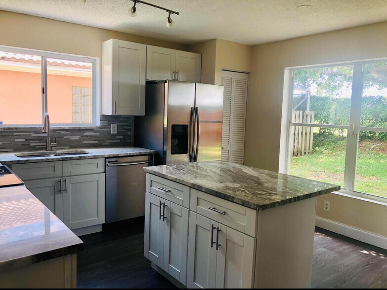 Building Photo - 7243 Coppitt Key St