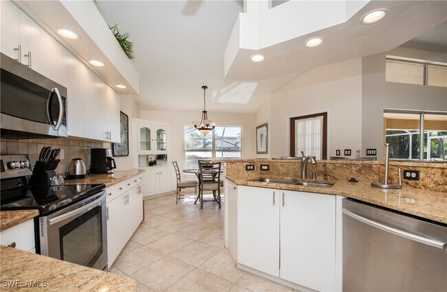 Building Photo - 2806 SW 39th St