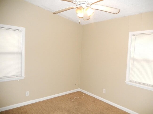Building Photo - 1682 Mayhew St