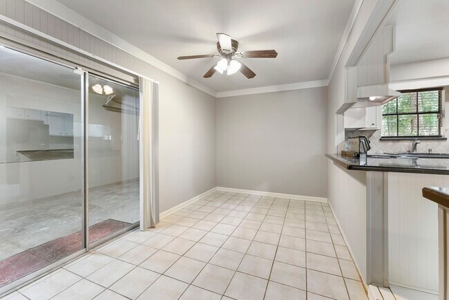 Building Photo - 1010 E Red Cedar Cir