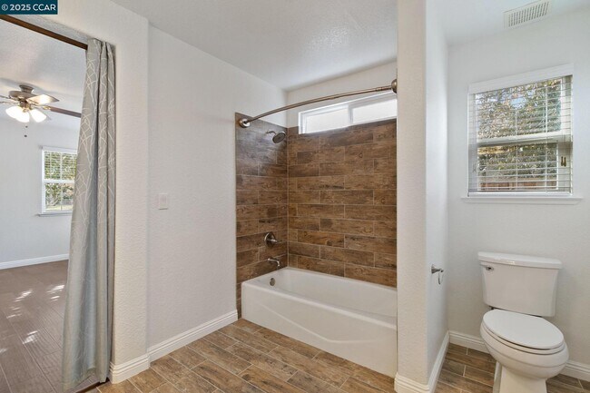 Building Photo - 732 Antiquity Dr