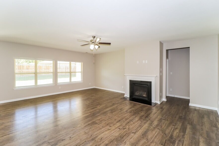 Building Photo - 267 Vivian Way