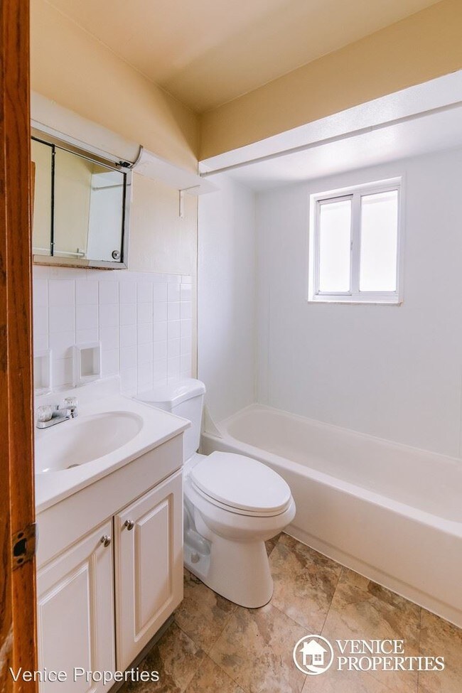 Building Photo - 171 E 12th Ave