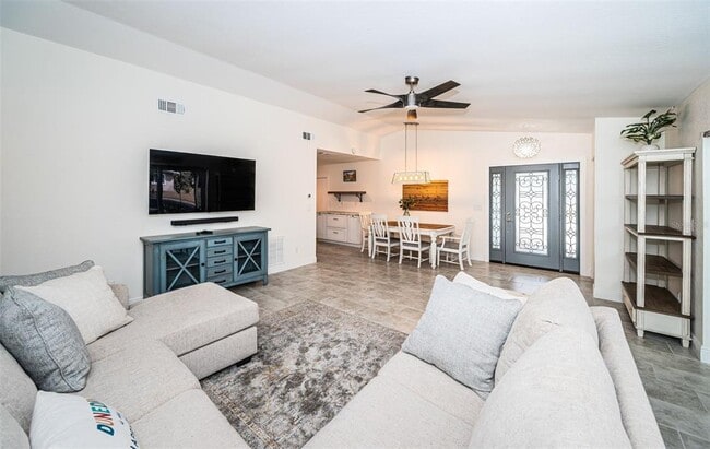 Building Photo - 969 Gulf View Blvd