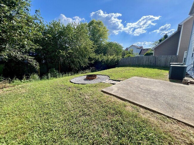 Building Photo - 3 Bedroom 2.5 Bath Home in Oxford Hall - South Murfreesboro *New Carpet*