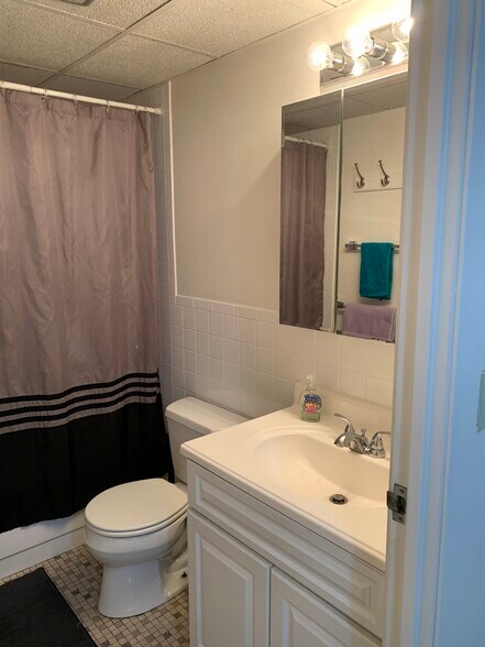 Building Photo - 303 Lowell St