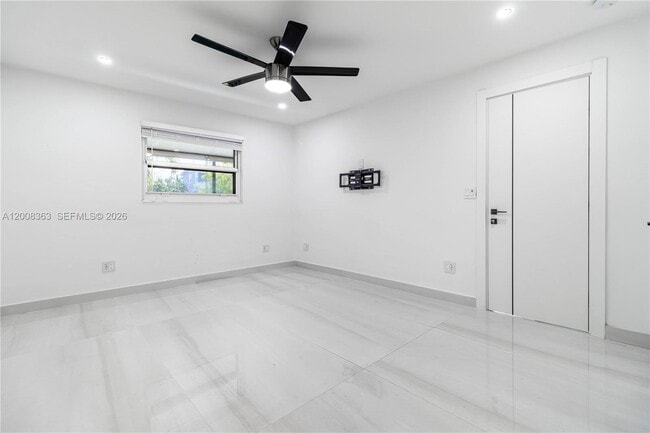 Building Photo - 4530 SW 34th Dr