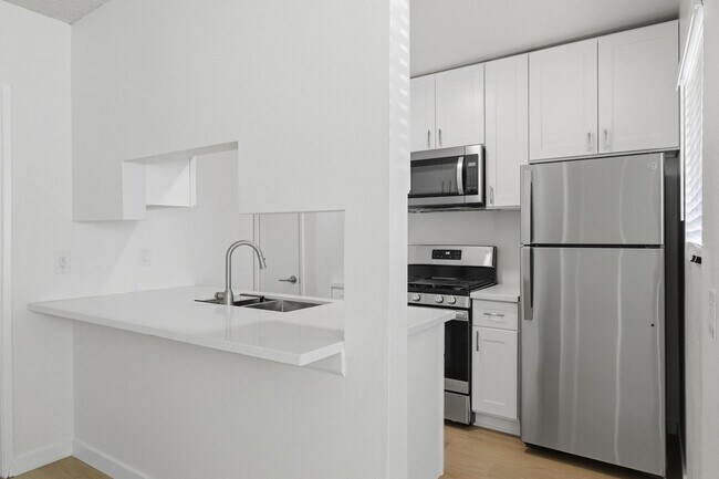 Building Photo - 6301-6315 Nightingale St
