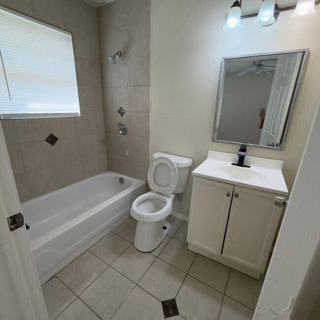 Building Photo - Beautiful 3 Bedroom 2 Bathroom in Garland!