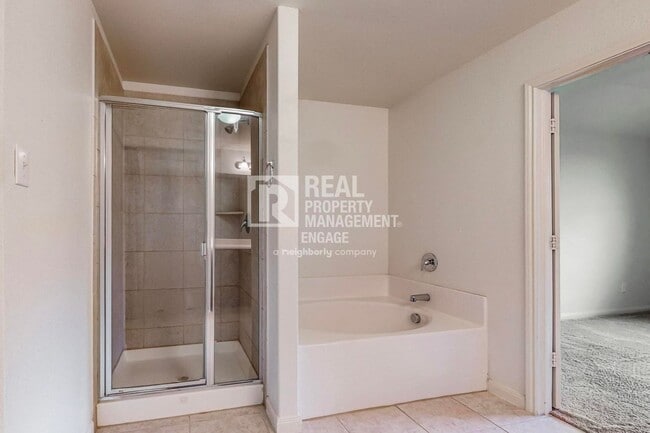 Building Photo - 3 Bedroom Single-Story Home available For ...