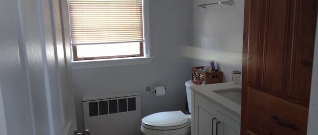 Building Photo - 98 Mearns Ave