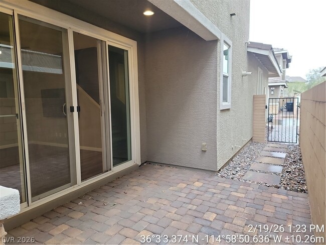 Building Photo - 716 N Water St