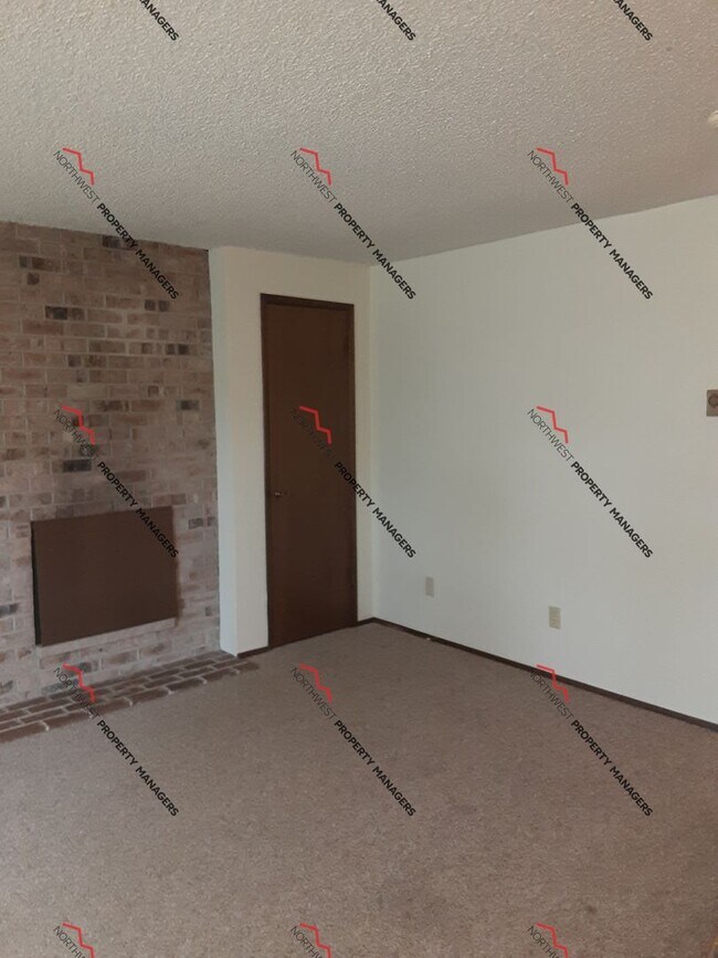 Building Photo - R115