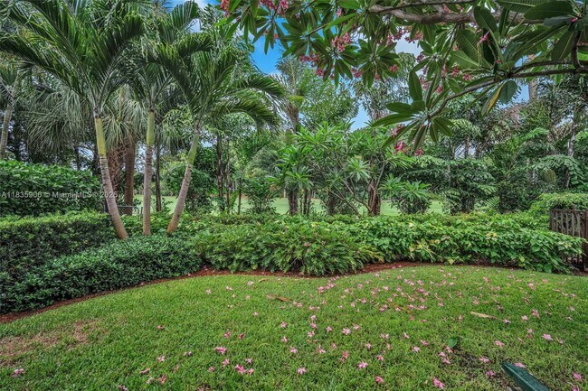 Building Photo - 250 E Royal Palm Rd