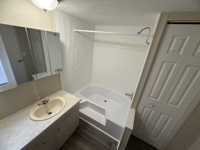 Building Photo - 310 S 11th St