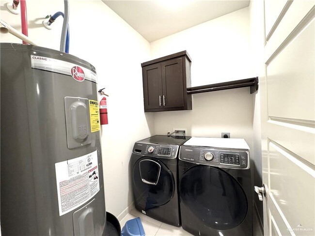 Building Photo - 18 Sabercat Ave