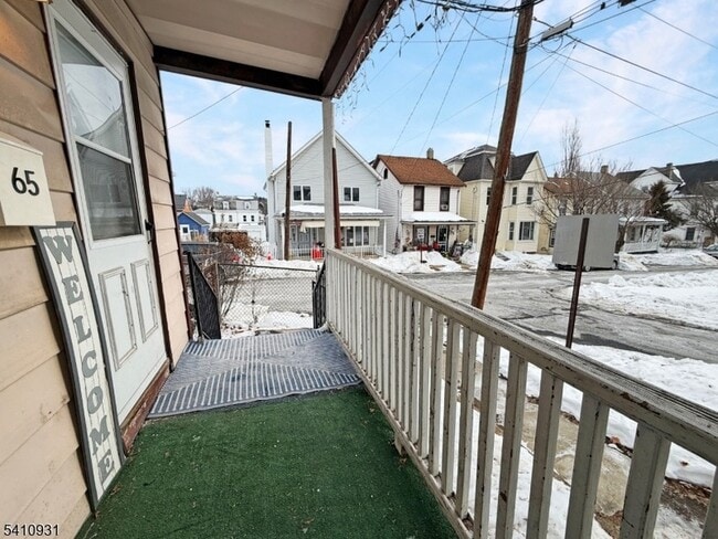 Building Photo - 65 Davis St