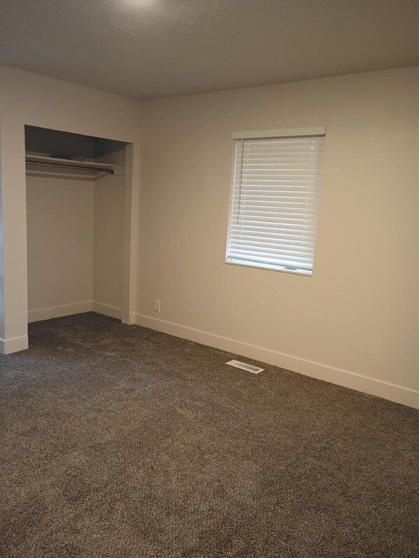 Building Photo - 1760 N 400 E