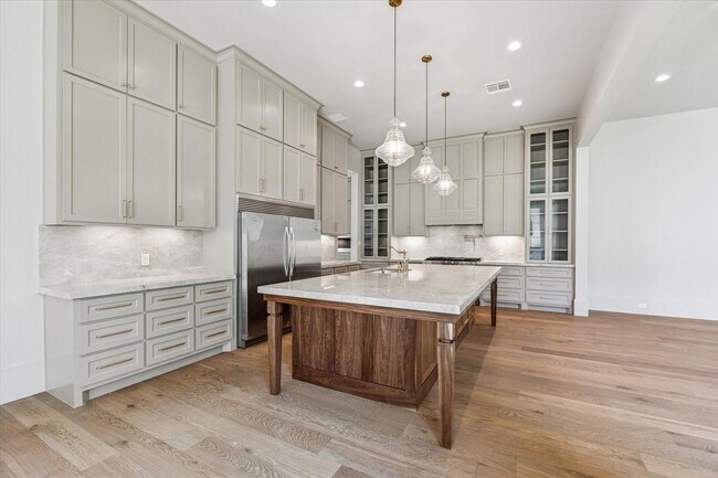 Building Photo - 7203 Tickner St