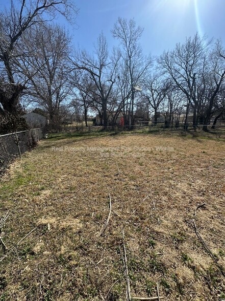 Building Photo - 1450 N Green St