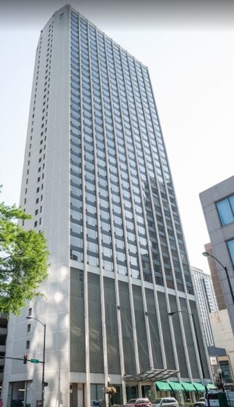 Building Photo - 1028 N Rush St