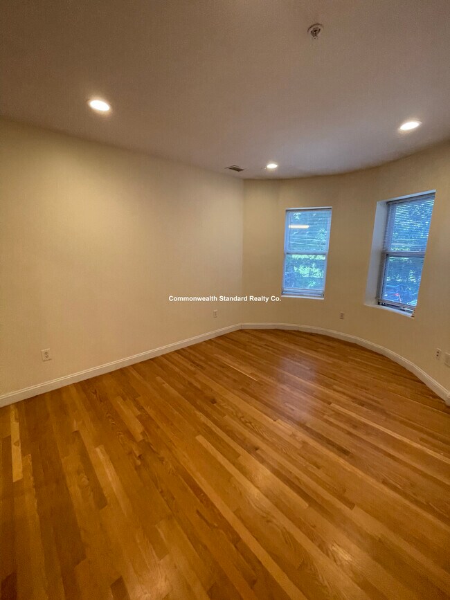 Building Photo - 1801 Beacon St