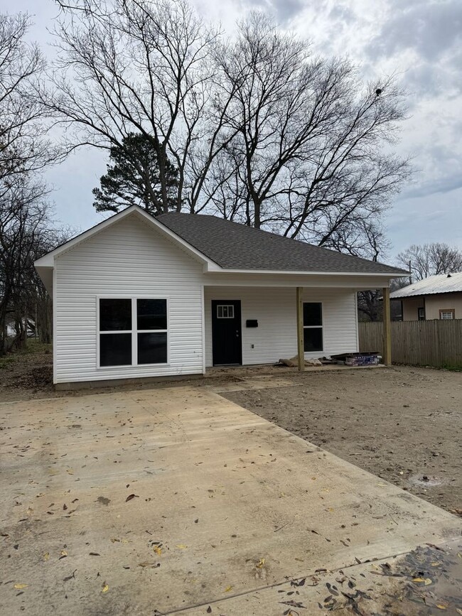 Building Photo - Brand New 2 Bed / 2 Bath In Trumann Available Now!