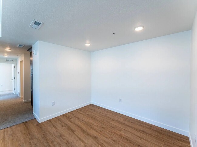 Building Photo - 8362 Iris Lumi Ln