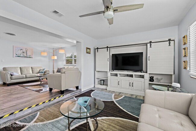 Building Photo - 346 Cyprus Dr
