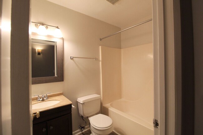 Building Photo - 1362 Bradley Dr