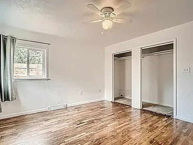 Building Photo - 2135 Norwood Ave