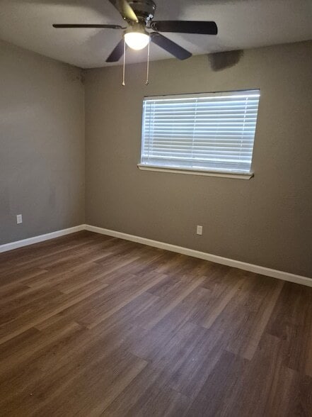 Building Photo - 15735 Munson Ln