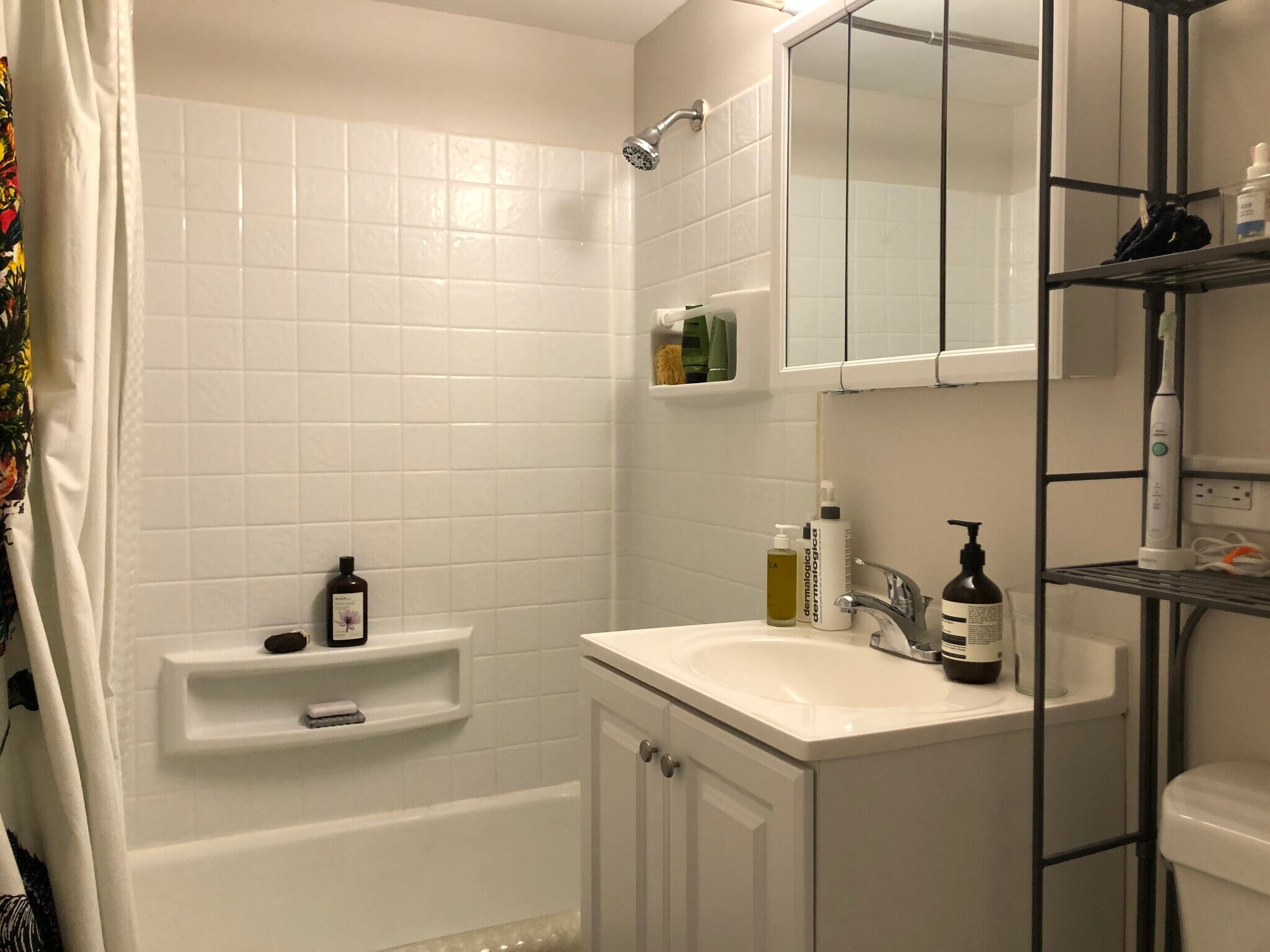 Bathroom - 737 N Western Ave