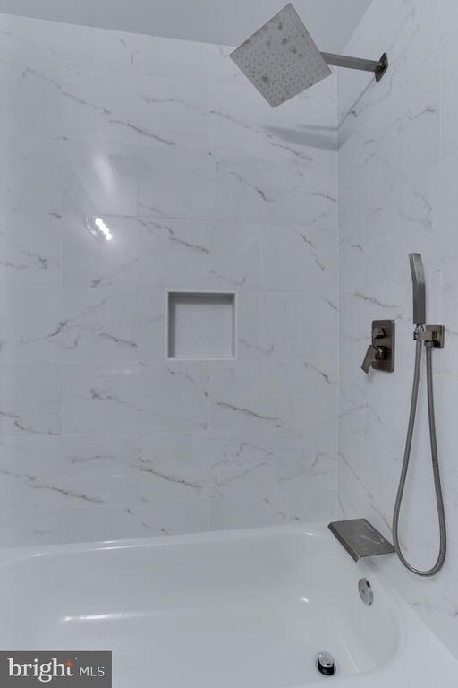 Building Photo - 1227 Tyler Ave