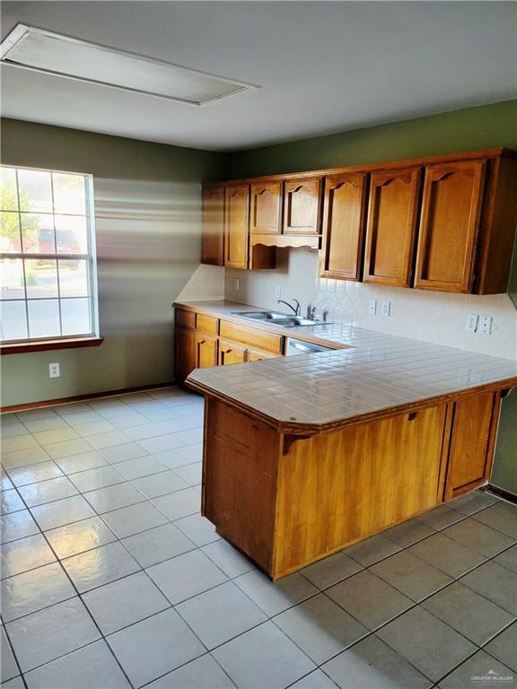 Building Photo - 16 Fairway Dr