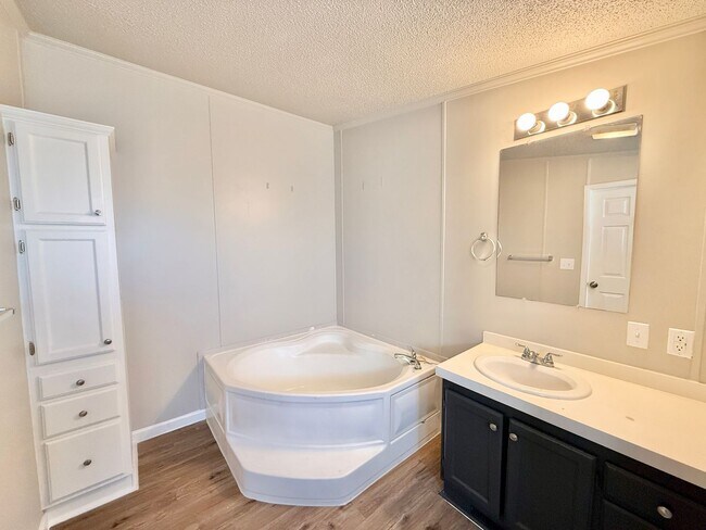 Building Photo - 2845 E 14th St