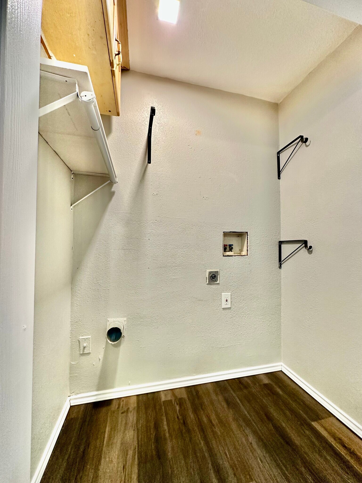 Building Photo - 5320 Lovell Ave