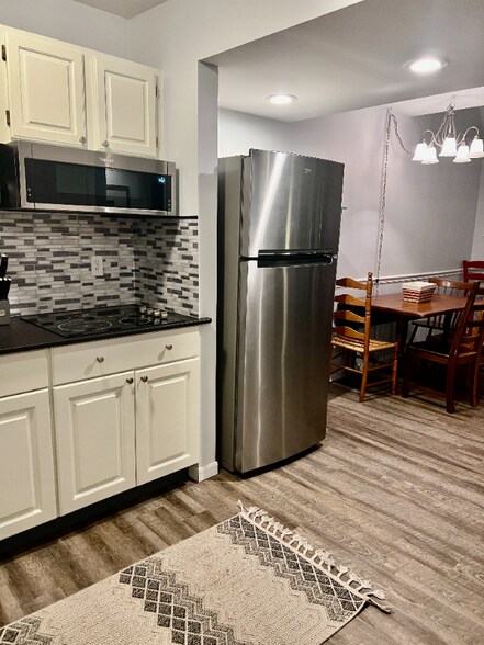 Building Photo - 1623 Old Pond Ln