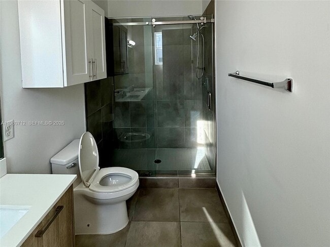 Building Photo - 440 NE 35th Ct