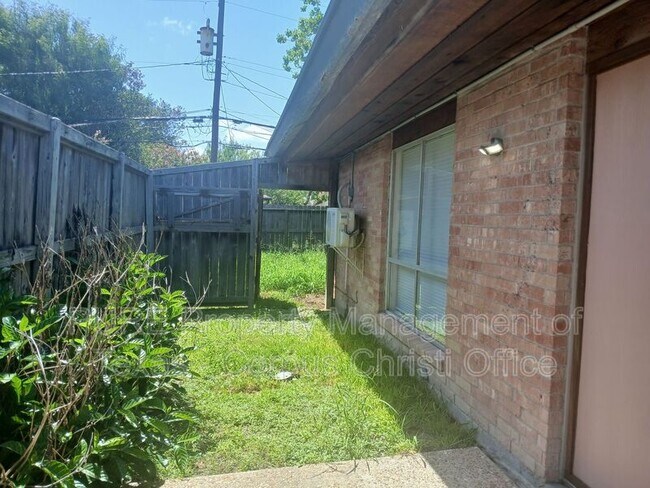 Building Photo - 730 Bradshaw Dr