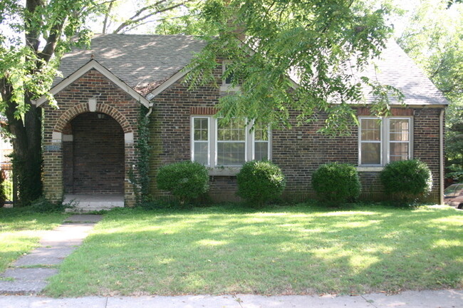 Primary Photo - 3723 Meadowbrook Ave