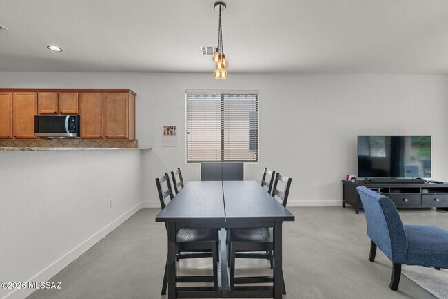 Building Photo - 2256 E Stone Stable Dr