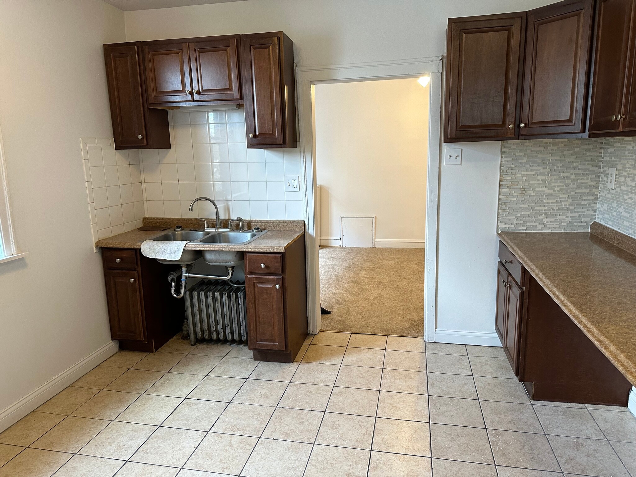 Building Photo - 8014 S Vernon Ave