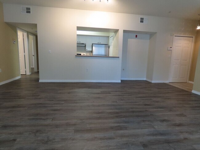 Building Photo - Orlando Park Central Gated Resort Style Co...
