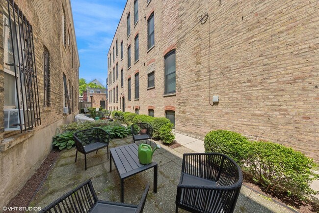 Building Photo - 1134 N Wolcott Ave