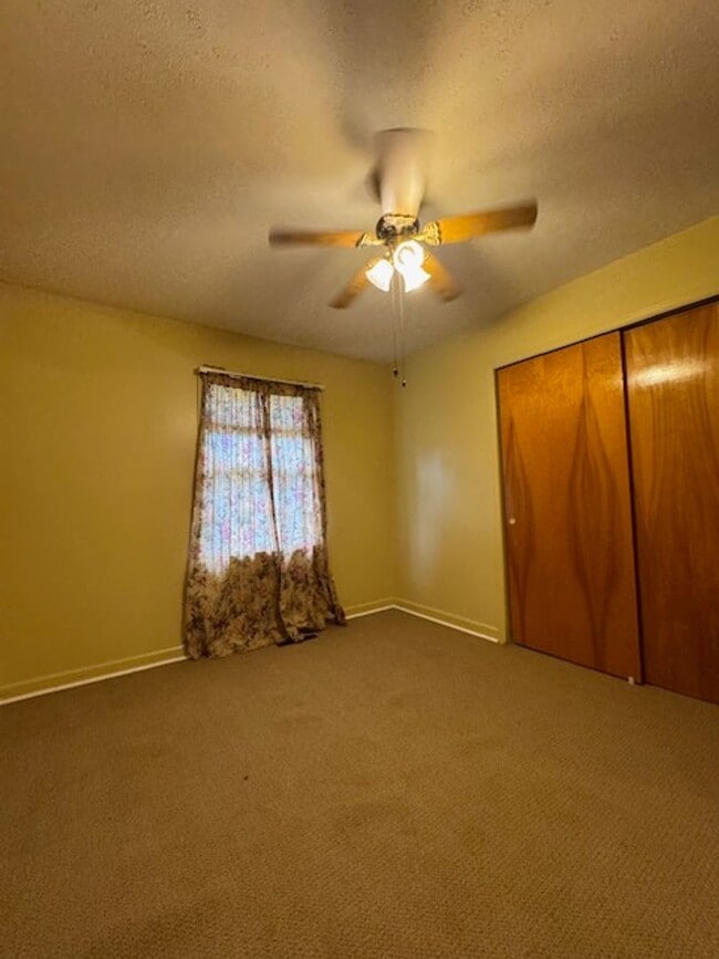 Building Photo - 709 Luther Dr