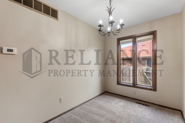 Building Photo - 2241 S White Oak Dr
